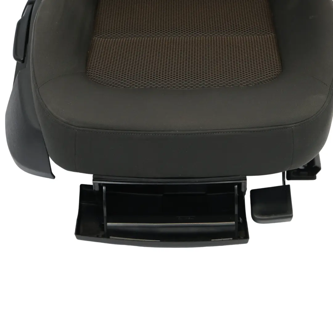 Siège Avant Droit En Tissu Noir pour Audi A4 B8 Avant à propos du numéro de pièce 8K0881806CP Audi A4 B8 Avant Siège Avant Droit En Tissu Noir - SKU 8K0881806CP-1 - Numéro de pièce 8K0881806CP