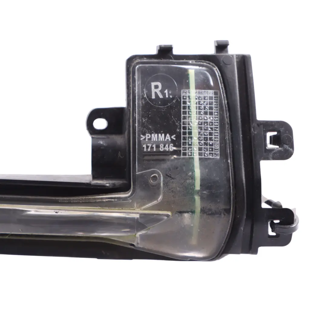 Kierunkowskaz Przedni Prawy Lampa do Audi A4 B8 o numerze 8K0949102C Audi A4 B8 Kierunkowskaz Przedni Prawy Lampa - SKU 8K0949102C - Numer Części 8K0949102C