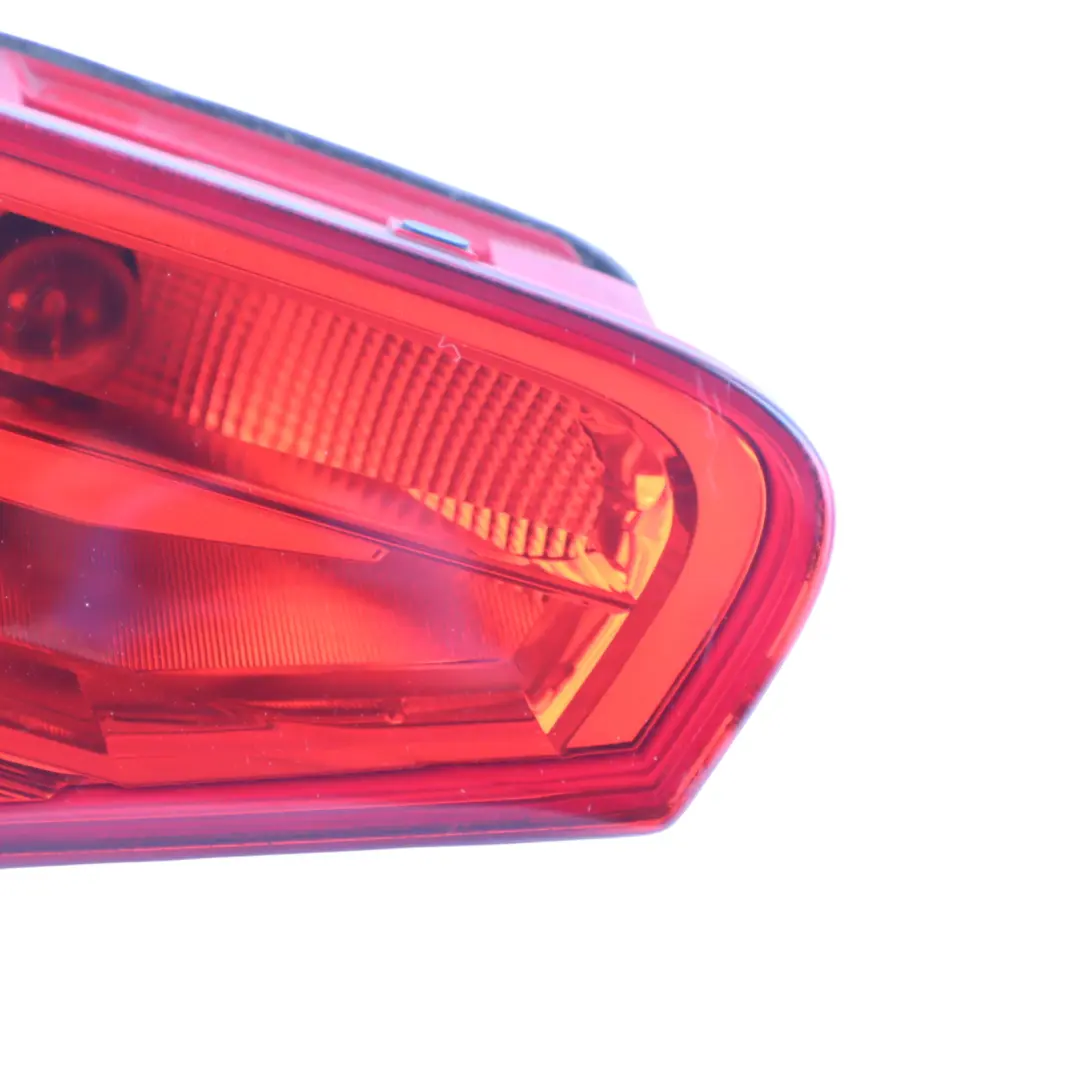 Tylna Lewa Lampa Klapy Bagażnika do Audi A4 B8 Sedan o numerze 8K5945093AA Audi A4 B8 Sedan Tylna Lewa Lampa Klapy Bagażnika - SKU 8K5945093AA - Numer Części 8K5945093AA