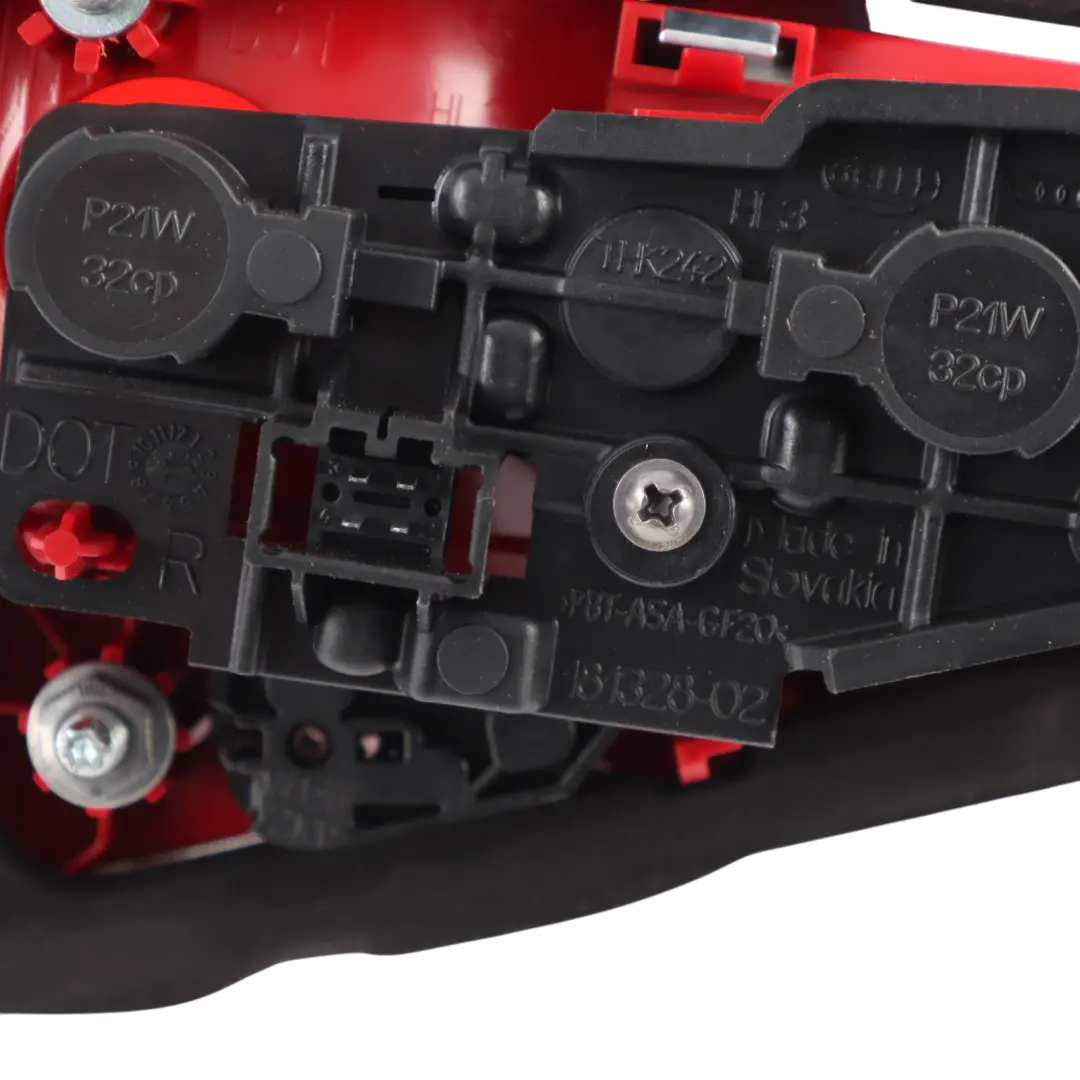 Audi A4 B8 Sedan Tylna Prawa Lampa Klapy Bagażnika - SKU 8K5945094AA - Numer Części 8K5945094AA