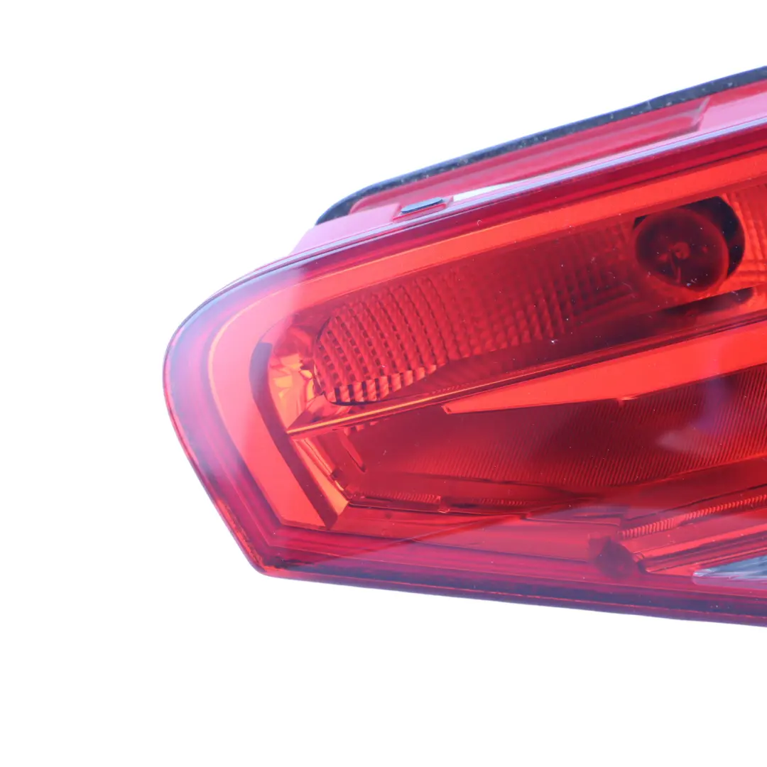 Audi A4 B8 Saloon Feu arrière Droit Du Couvercle De Coffre 8K5945094D - SKU 8K5945094AA - Numéro de pièce 8K5945094AA