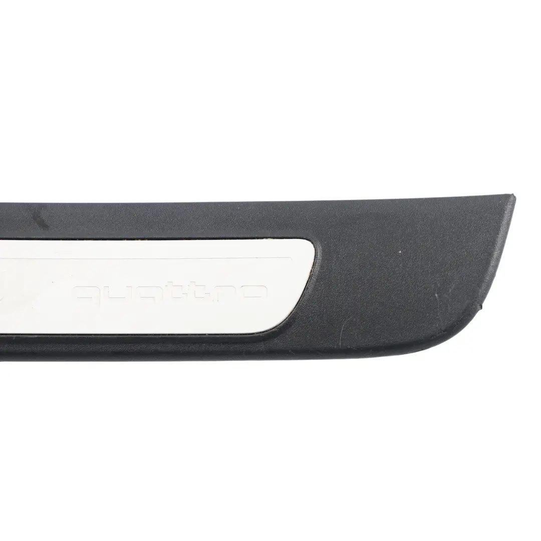 Porta Posteriore Sinistra Piastra Allroad Quattro per Audi A4 B8 Avant con numero di parte 8K9853375 Audi A4 B8 Avant Porta Posteriore Sinistra Piastra Allroad Quattro - SKU 8K9853375 - Numero di parte 8K9853375