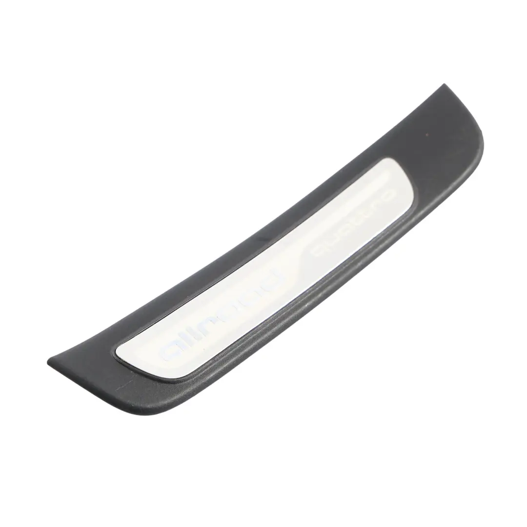 Porta Posteriore Sinistra Piastra Allroad Quattro per Audi A4 B8 Avant con numero di parte 8K9853375 Audi A4 B8 Avant Porta Posteriore Sinistra Piastra Allroad Quattro - SKU 8K9853375 - Numero di parte 8K9853375