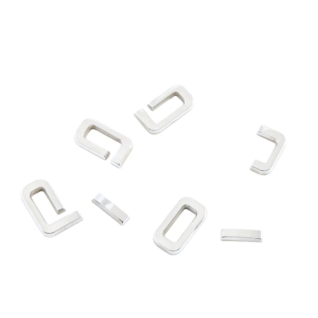 Scritta Cofano Del Bagagliaio Logo Cromato per Audi A6 C6 Allroad con numero di parte 8K9853735 Audi A6 C6 Allroad Scritta Cofano Del Bagagliaio Logo Cromato - SKU 8K9853735 - Numero di parte 8K9853735