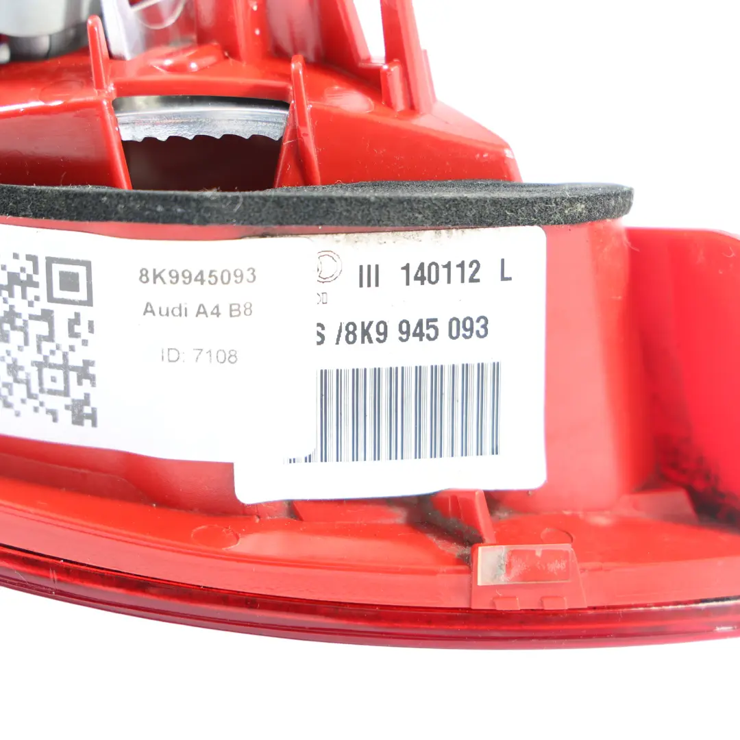 Lampa Klapy Lewy Tył do Audi A4 B8 Kombi o numerze 8K9945093 Audi A4 B8 Kombi Lampa Klapy Lewy Tył - SKU 8K9945093 - Numer Części 8K9945093