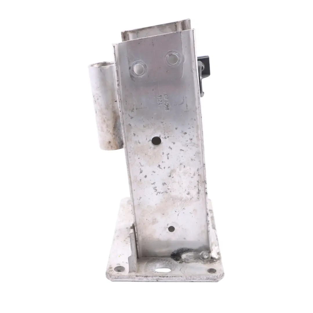 Audi Q5 8R Bumper Crash Bar Mount Bracket Right O/S - SKU 8R0807134B - Part number 8R0807134B