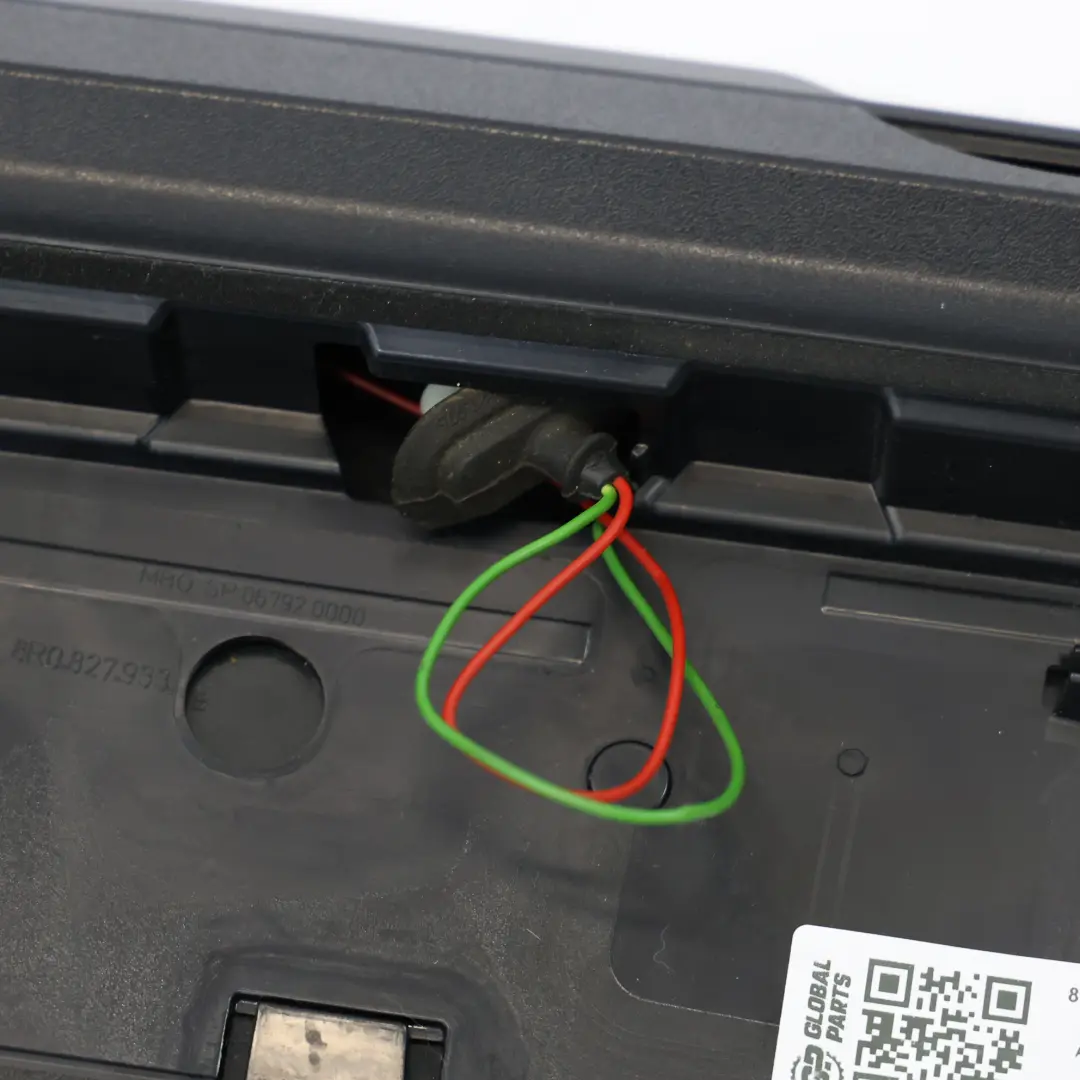 Heck Klappe Kofferraum Dach Spoiler Phantom Schwarz - Z9Y für Audi Q5 8R mit Teilenummer 8R0827933B Audi Q5 8R Heck Klappe Kofferraum Dach Spoiler Phantom Schwarz - Z9Y - SKU 8R0827933B-PHB - Teilenummer 8R0827933B