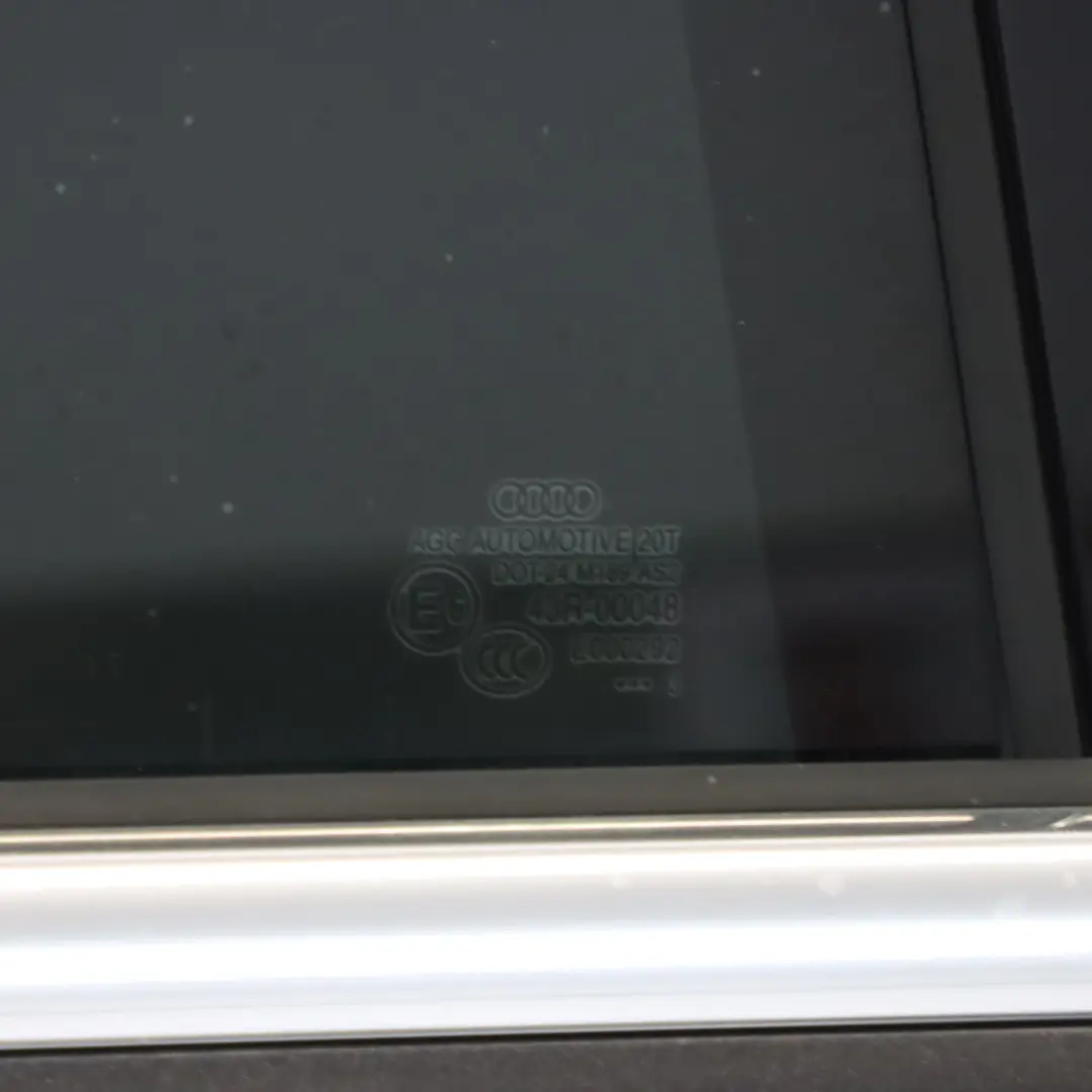 Porta Posteriore Destra Phantom Black - Z9Y per Audi Q5 8R con numero di parte 8R0833052B Audi Q5 8R Porta Posteriore Destra Phantom Black - Z9Y - SKU 8R0833052B-PHB - Numero di parte 8R0833052B