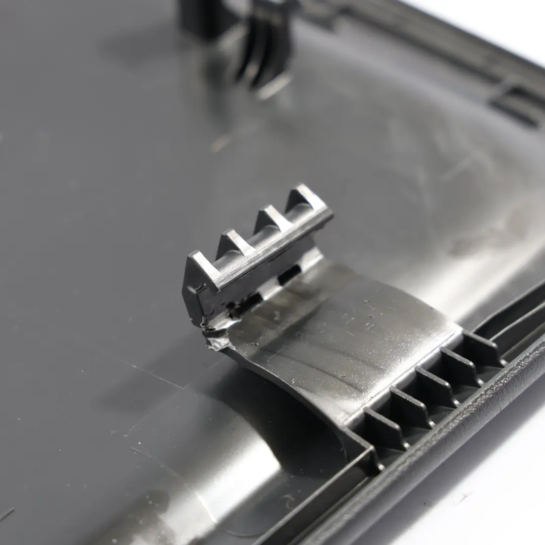 Revêtement De Dossier De Siège Avant Et Arrière Noir pour Audi Q5 8R à propos du numéro de pièce 8R0881969F Audi Q5 8R Revêtement De Dossier De Siège Avant Et Arrière Noir - SKU 8R0881969F - Numéro de pièce 8R0881969F