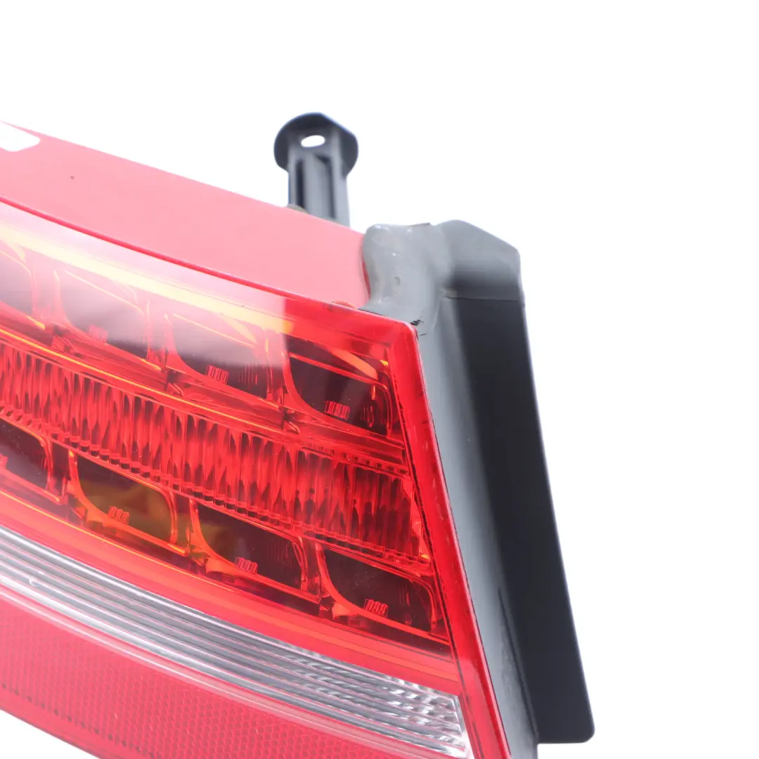 Hinteres Rücklicht Lampe Seite Panel Äußere Links für Audi A5 8T mit Teilenummer 8T8945095D Audi A5 8T Hinteres Rücklicht Lampe Seite Panel Äußere Links - SKU 8T8945095D - Teilenummer 8T8945095D