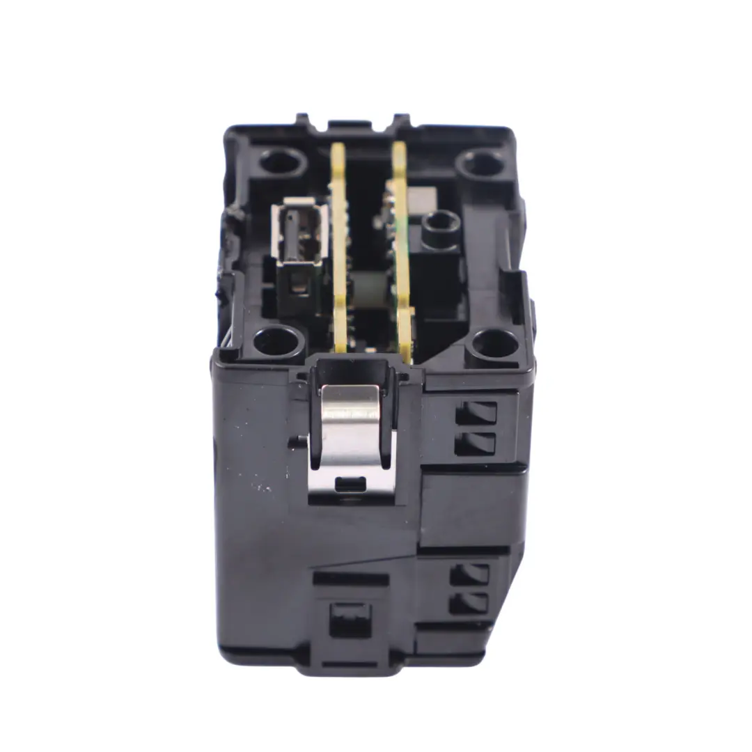 Audi Q2 GA Port USB Type-C Prise AUX Connexion D'Entrée - SKU 8V0035708 - Numéro de pièce 8V0035708