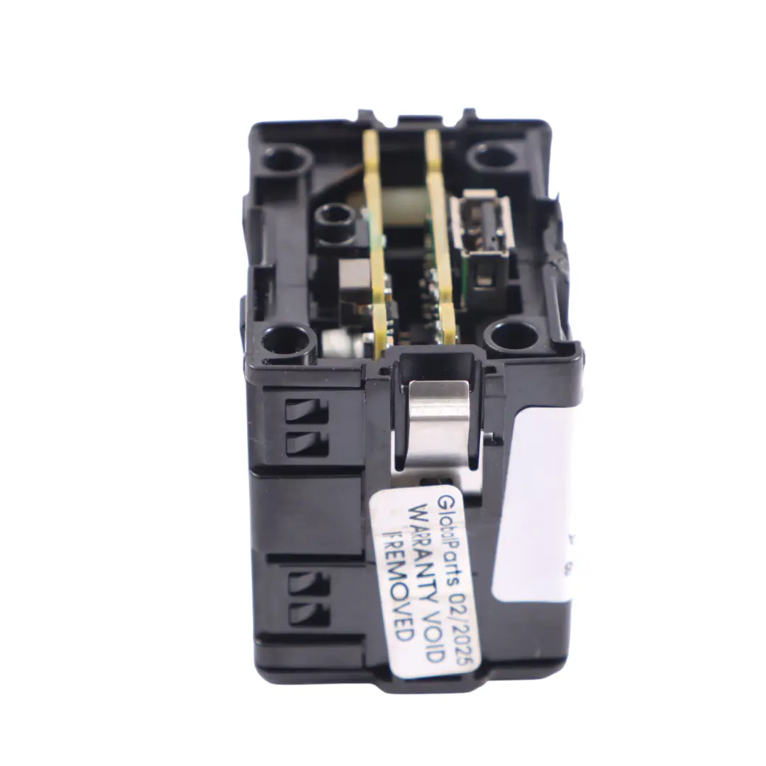Audi Q2 GA Port USB Type-C Prise AUX Connexion D'Entrée - SKU 8V0035708 - Numéro de pièce 8V0035708