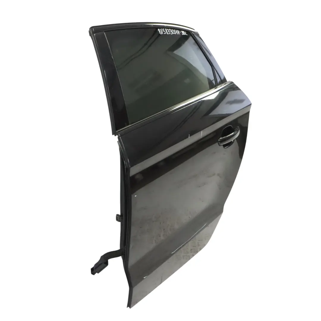 Sportback Porta Posteriore Sinistra Brilliant Black Nero - Y9B per Audi A3 8V con numero di parte 8V5833051A Audi A3 8V Sportback Porta Posteriore Sinistra Brilliant Black Nero - Y9B - SKU 8V5833051A-BBL - Numero di parte 8V5833051A