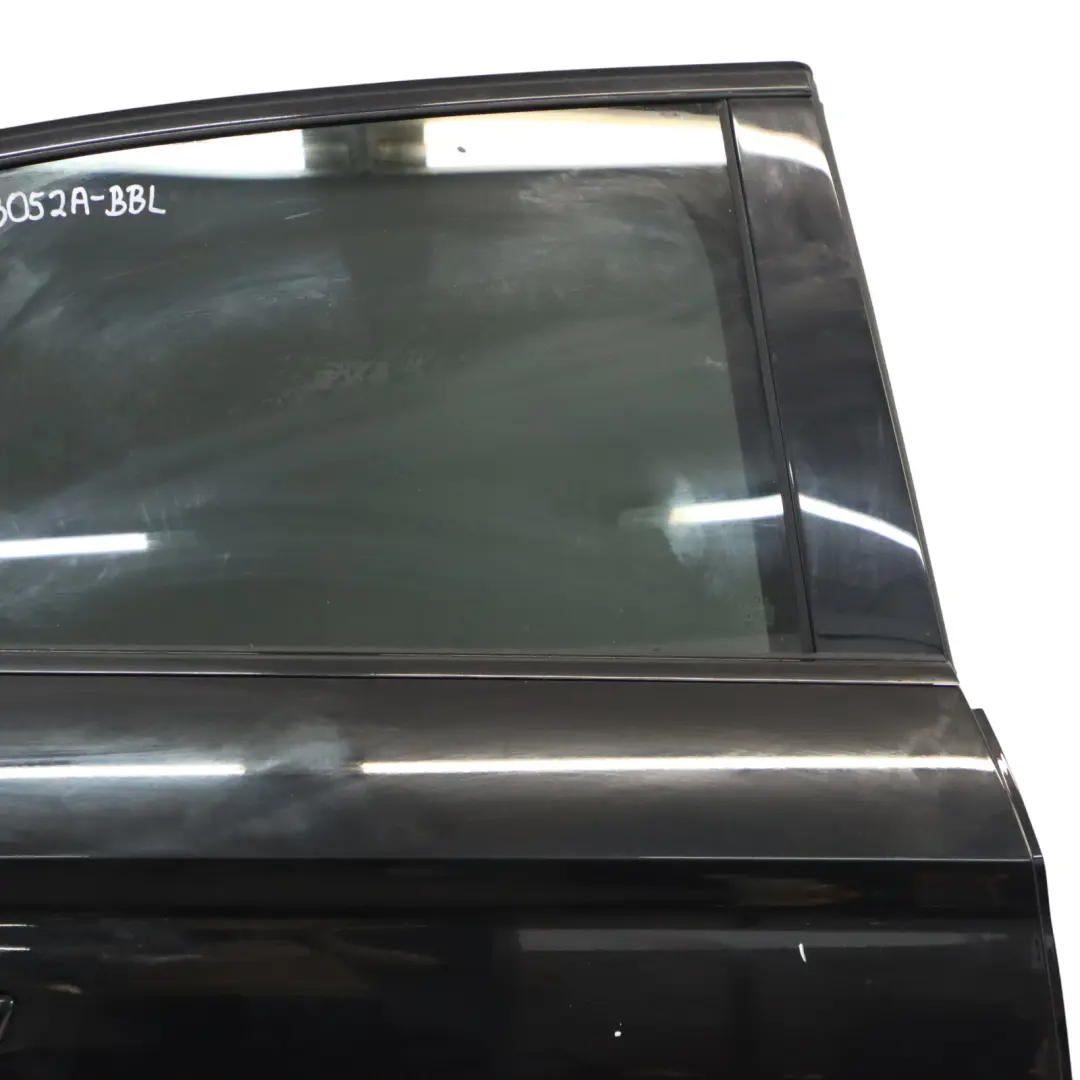 Sportback Porte Arrière Droite Brilliant Black Metallic - Y9B pour Audi A3 8V à propos du numéro de pièce 8V5833052A Audi A3 8V Sportback Porte Arrière Droite Brilliant Black Metallic - Y9B - SKU 8V5833052A-BBL - Numéro de pièce 8V5833052A