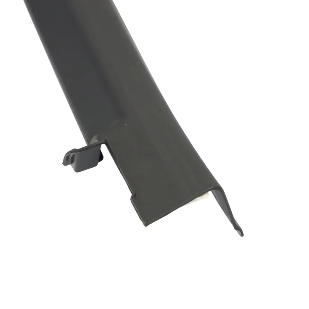 Ventana Delantera Marco Vidrio Guía Rail Trim Derecha para Audi A3 8V con número de pieza 8V5867610 Audi A3 8V Ventana Delantera Marco Vidrio Guía Rail Trim Derecha - SKU 8V5867610 - Número de pieza 8V5867610