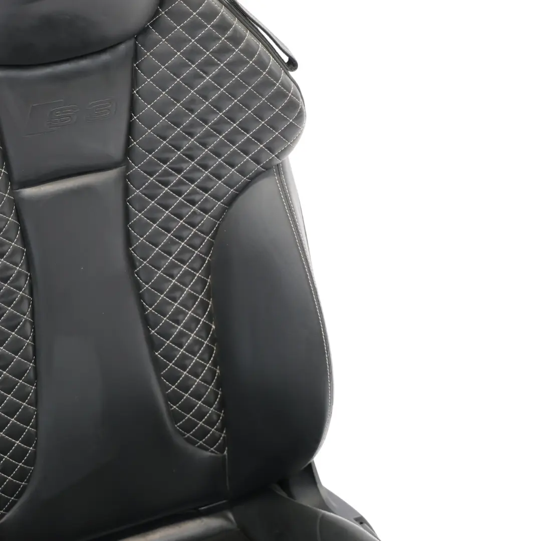 Puerta Asiento Delantero Izquierdo Calefactable Cuero Negro para Audi S3 8V Cabrio 3 con número de pieza 8V7881805P Audi S3 8V Cabrio 3 Puerta Asiento Delantero Izquierdo Calefactable Cuero Negro - SKU 8V7881805P-1 - Número de pieza 8V7881805P