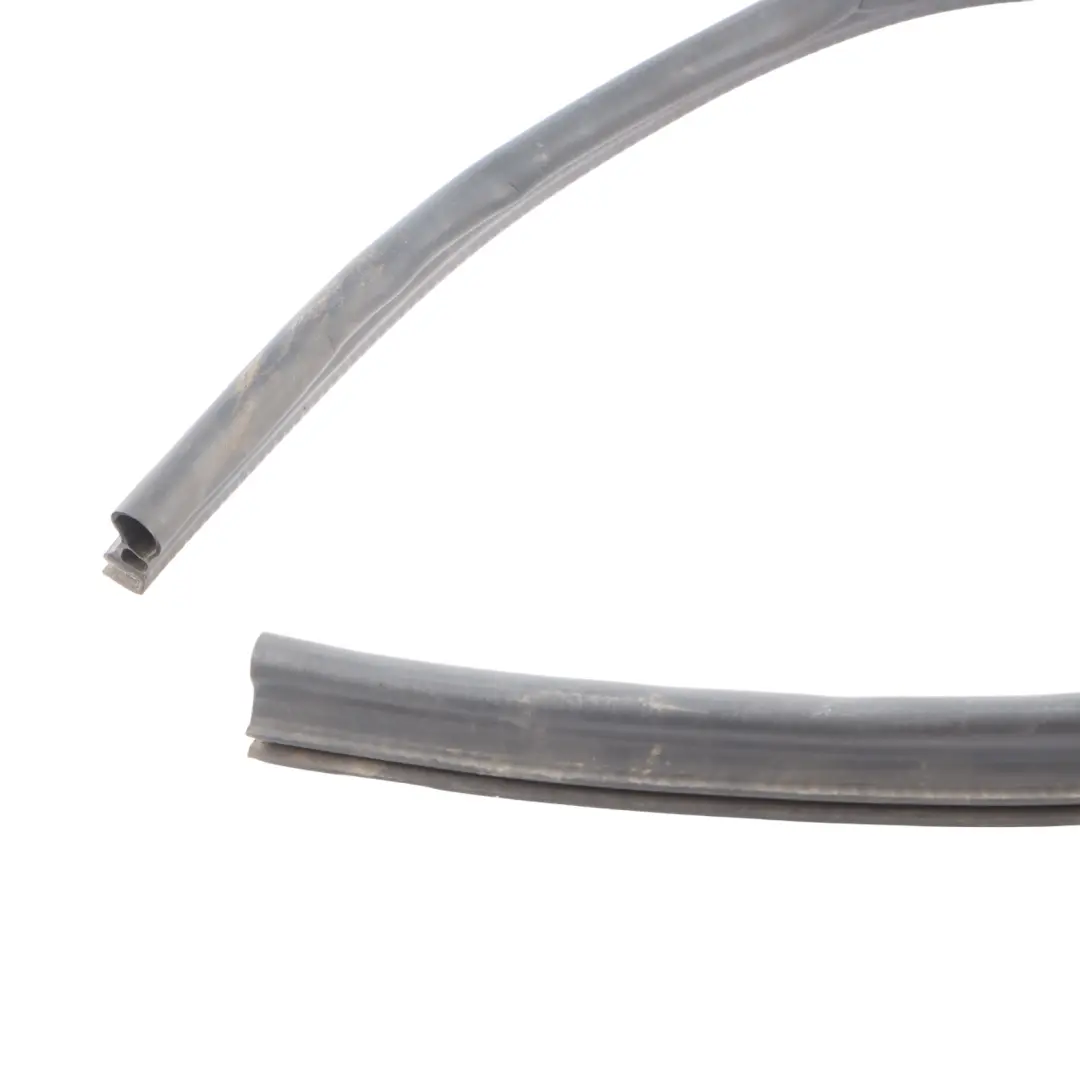 Przednia Maska Uszczelka Komory Silnika do Audi A4 S4 B9 o numerze 8W0823723A Audi A4 S4 B9 Przednia Maska Uszczelka Komory Silnika - SKU 8W0823723A - Numer Części 8W0823723A