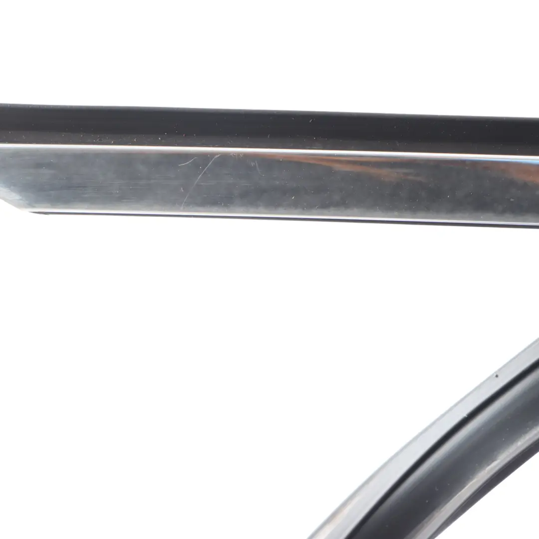 Ramka Uszczelka Szyby Drzwi Przód Lewo C do Audi A4 B9 o numerze 8W0837431 Audi A4 B9 Ramka Uszczelka Szyby Drzwi Przód Lewo C - SKU 8W0837431 - Numer Części 8W0837431