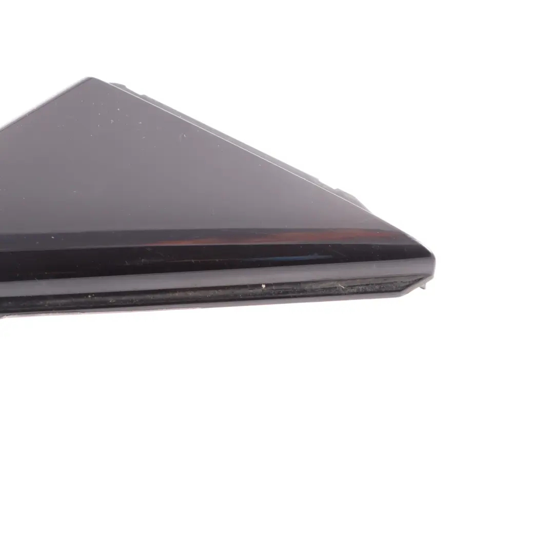 Triángulo Tapa Puerta Delantera Izquierda Exterior Negro para Audi A4 B9 con número de pieza 8W0837637A Audi A4 B9 Triángulo Tapa Puerta Delantera Izquierda Exterior Negro - SKU 8W0837637A - Número de pieza 8W0837637A