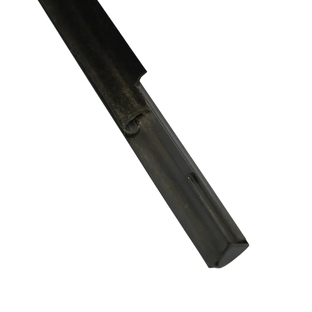 Ventana Sello Puerta Delantera Izquierda Tira Negro para Audi A4 B9 con número de pieza 8W0853283E Audi A4 B9 Ventana Sello Puerta Delantera Izquierda Tira Negro - SKU 8W0853283E-1 - Número de pieza 8W0853283E