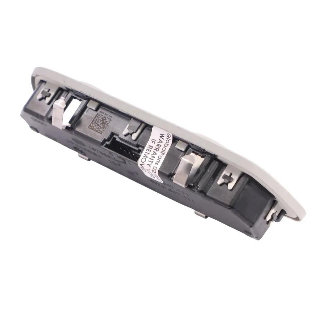 Lampka Podsufitki Oświetlenie Kabiny Tył do Audi A4 B8 o numerze 8W0947111 Audi A4 B8 Lampka Podsufitki Oświetlenie Kabiny Tył - SKU 8W0947111-1 - Numer Części 8W0947111