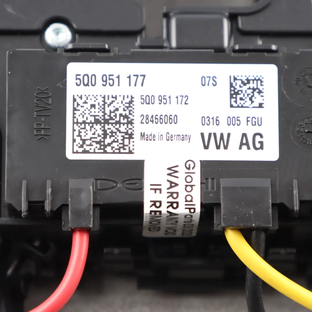 Interieur Dachleuchte Panel Schwarz Hinten Leselampe für Audi S4 B9 mit Teilenummer 8W0947135BQ Audi S4 B9 Interieur Dachleuchte Panel Schwarz Hinten Leselampe - SKU 8W0947135BQ - Teilenummer 8W0947135BQ