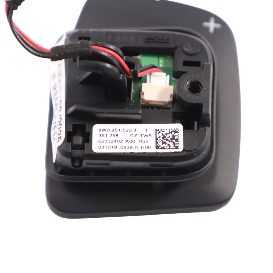  Palettes Changement Vitesse Volant Droites Audi A4 B9 A5 F5 A3 8V - SKU 8W0951523J-2 - Numéro de pièce 8W0951523J