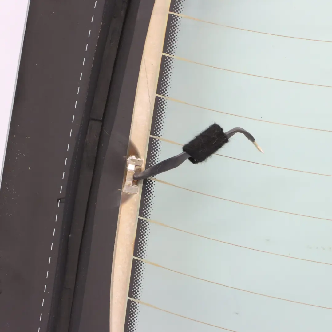 Tylna Szyba Klapy Bagażnika AS2 do Audi A4 B9 8W Avant o numerze 8W9845501D Audi A4 B9 8W Avant Tylna Szyba Klapy Bagażnika AS2 - SKU 8W9845501D - Numer Części 8W9845501D