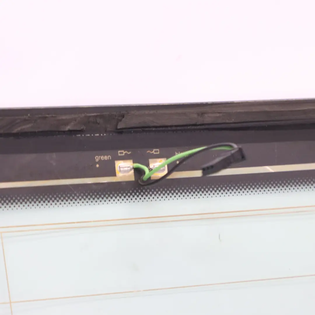 Tylna Szyba Klapy Bagażnika AS2 do Audi A4 B9 8W Avant o numerze 8W9845501D Audi A4 B9 8W Avant Tylna Szyba Klapy Bagażnika AS2 - SKU 8W9845501D - Numer Części 8W9845501D