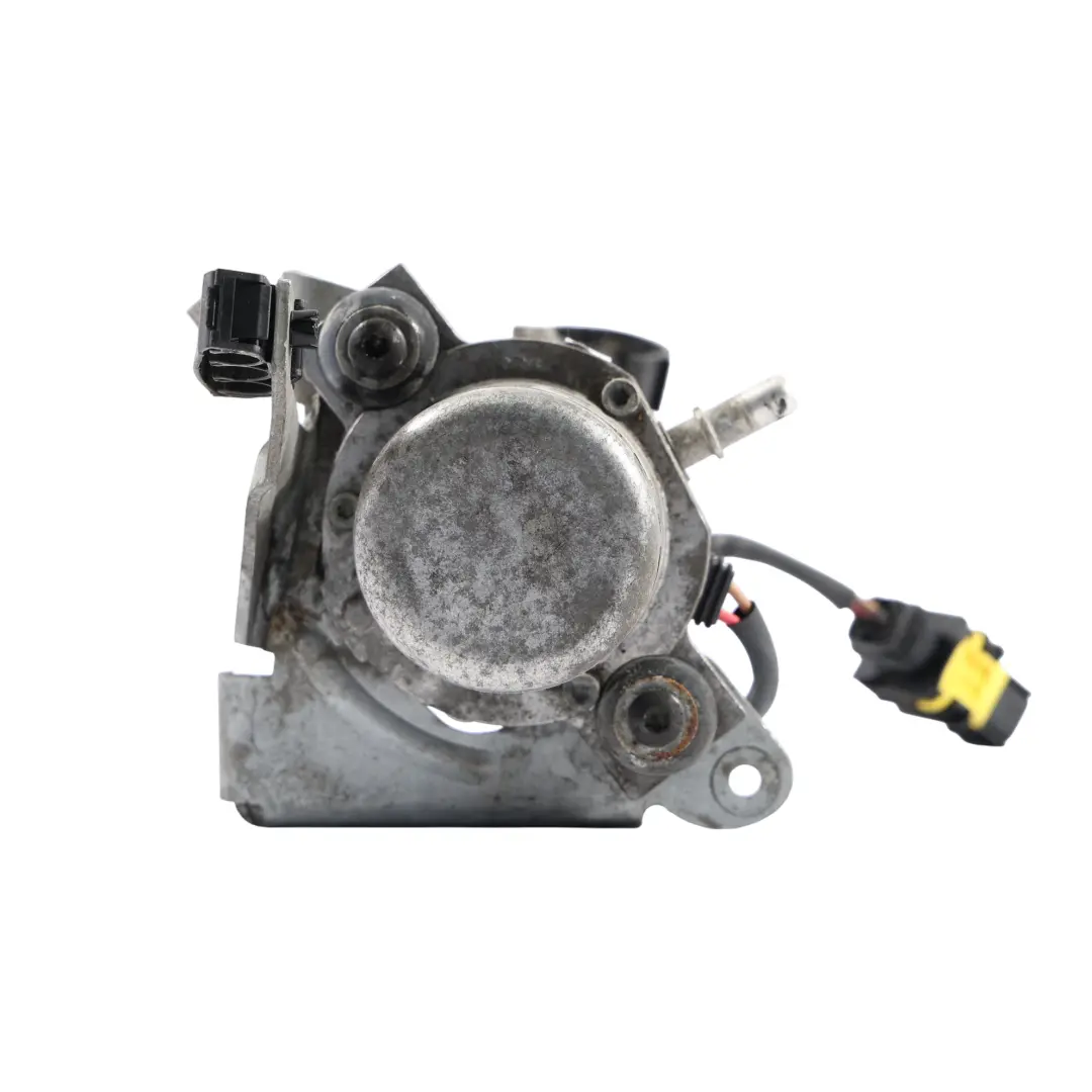 Brake Vacuum Pump Mercedes W212 E250 CDI Diesel Engine OM651 to with Part number A0004302832 Brake Vacuum Pump Mercedes W212 E250 CDI Diesel Engine OM651 - SKU A0004302832 - Part number A0004302832