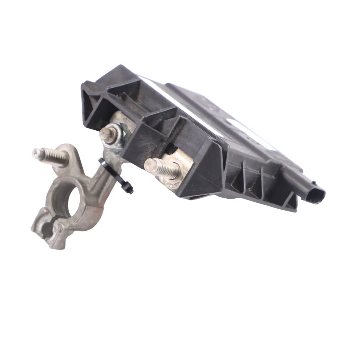 Control Unit Power Distribution Box Electrical to Mercedes W205 with Part number A0009060086 Mercedes W205 Control Unit Power Distribution Box Electrical - SKU A0009060086 - Part number A0009060086