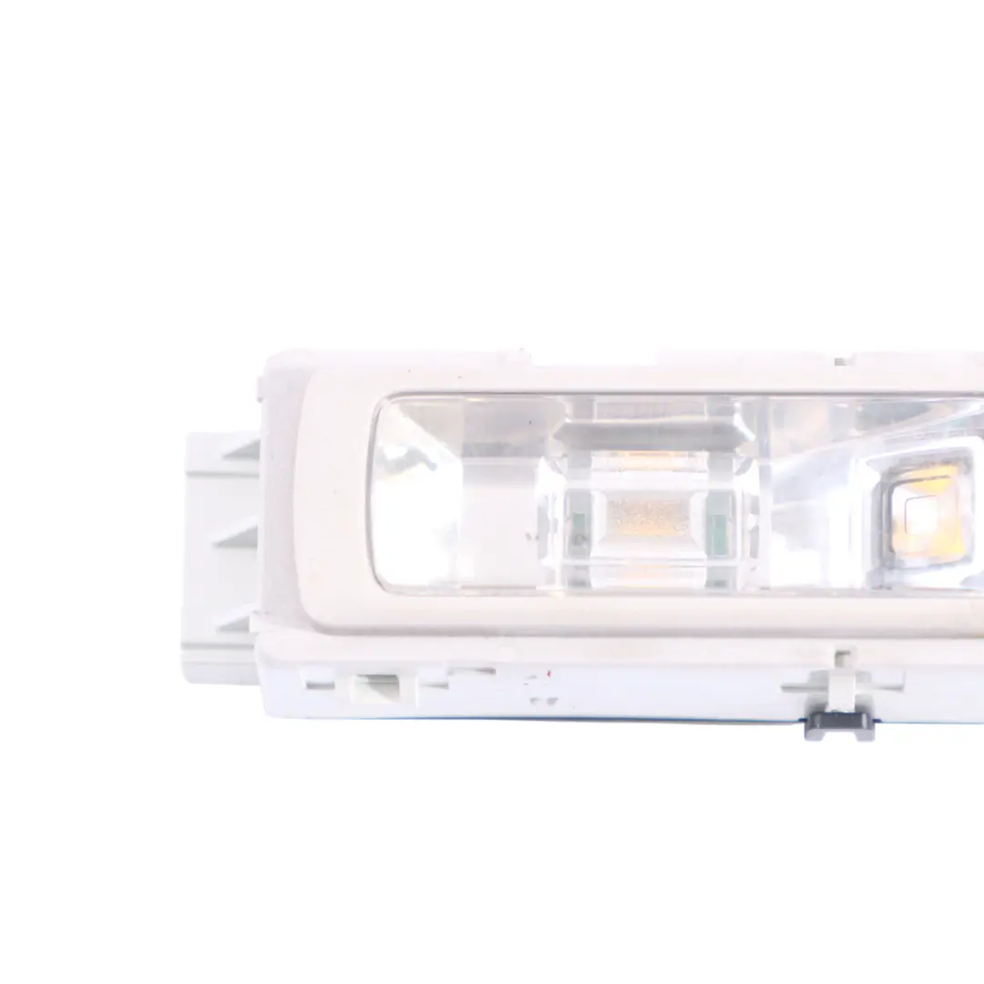 Lampka Wewnętrzna Kabiny Podsufitki Tył Prawo do Mercedes W205 o numerze A0009061035 Mercedes W205 Lampka Wewnętrzna Kabiny Podsufitki Tył Prawo - SKU A0009061035-1 - Numer Części A0009061035