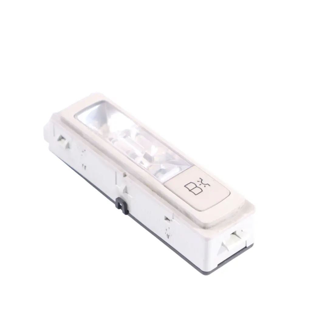 Lampka Wewnętrzna Kabiny Podsufitki Tył Prawo do Mercedes W205 o numerze A0009061035 Mercedes W205 Lampka Wewnętrzna Kabiny Podsufitki Tył Prawo - SKU A0009061035-1 - Numer Części A0009061035