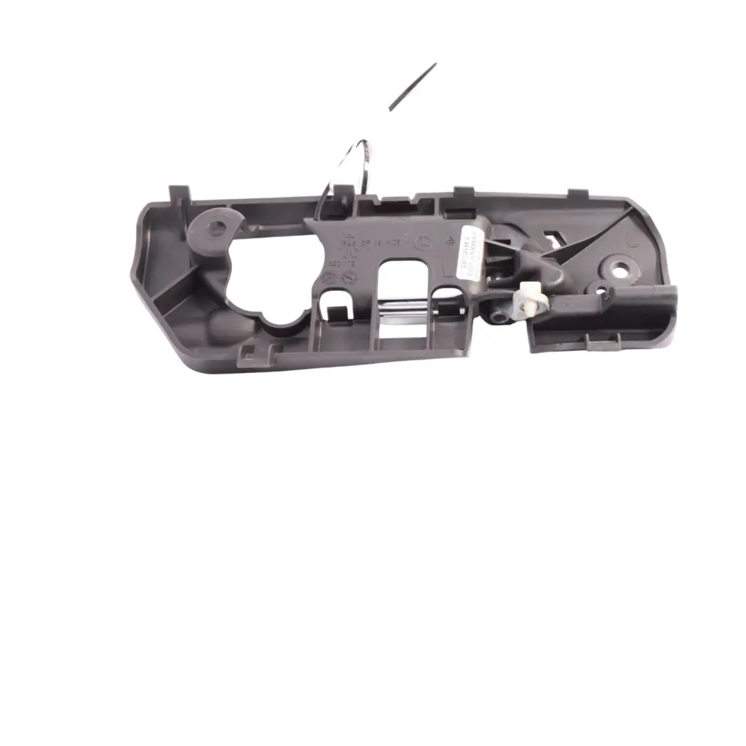 Manija Liberación Interior Puerta Trasera Izquierda para Mercedes W164 con número de pieza A1647600961 Mercedes W164 Manija Liberación Interior Puerta Trasera Izquierda - SKU A1647600961 - Número de pieza A1647600961