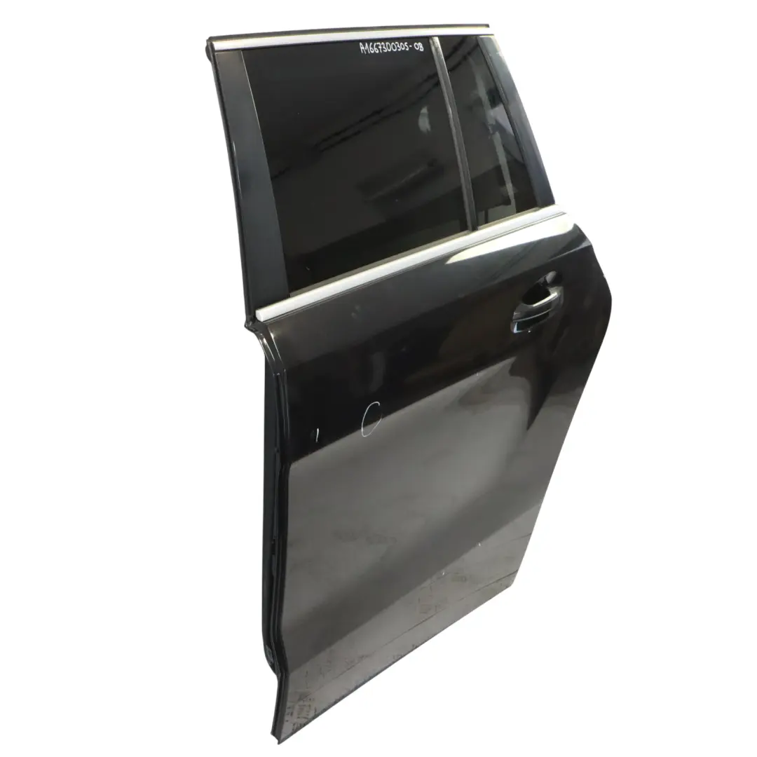 Puerta Trasera Izquierda Obsidian Black Metallic - 197 para Mercedes ML X166 con número de pieza A1667300305 Mercedes ML X166 Puerta Trasera Izquierda Obsidian Black Metallic - 197 - SKU A1667300305-OB - Número de pieza A1667300305