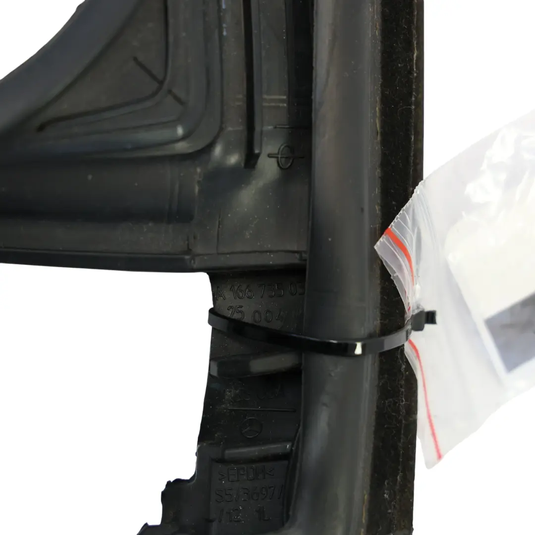 Junta Guía Riel Ventana Lateral Trasera Izquierda para Mercedes GL X166 con número de pieza A1667350325 Mercedes GL X166 Junta Guía Riel Ventana Lateral Trasera Izquierda - SKU A1667350325 - Número de pieza A1667350325