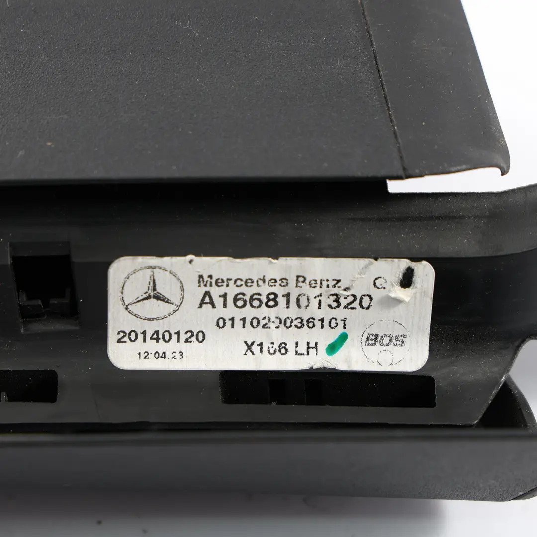 Hintere Tür Sonnen Blende Blind Roller Links für Mercedes X166 mit Teilenummer A1668101320 Mercedes X166 Hintere Tür Sonnen Blende Blind Roller Links - SKU A1668101320 - Teilenummer A1668101320