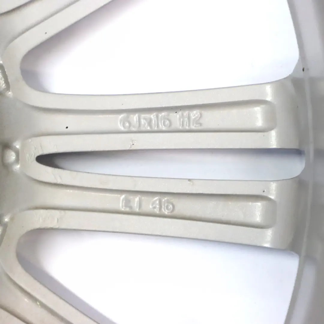 Cerchio in lega argento 16" 6J ET:46 per Mercedes W169 con numero di parte A1694012102 Mercedes W169 Cerchio in lega argento 16" 6J ET:46 - SKU A1694012102-1 - Numero di parte A1694012102