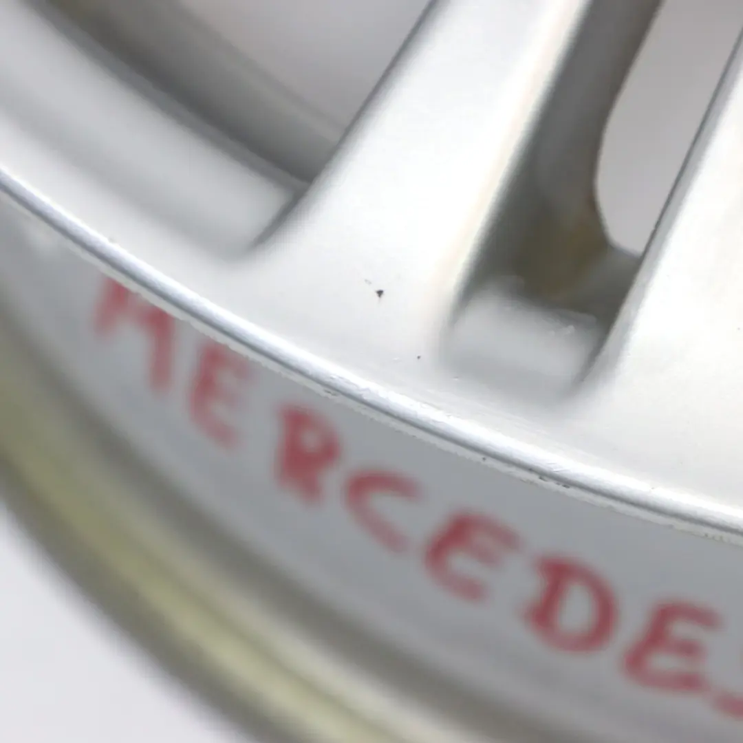 jante en alliage argentée 16" 6J ET:46 pour Mercedes W169 à propos du numéro de pièce A1694012102 Mercedes W169 jante en alliage argentée 16" 6J ET:46 - SKU A1694012102-1 - Numéro de pièce A1694012102