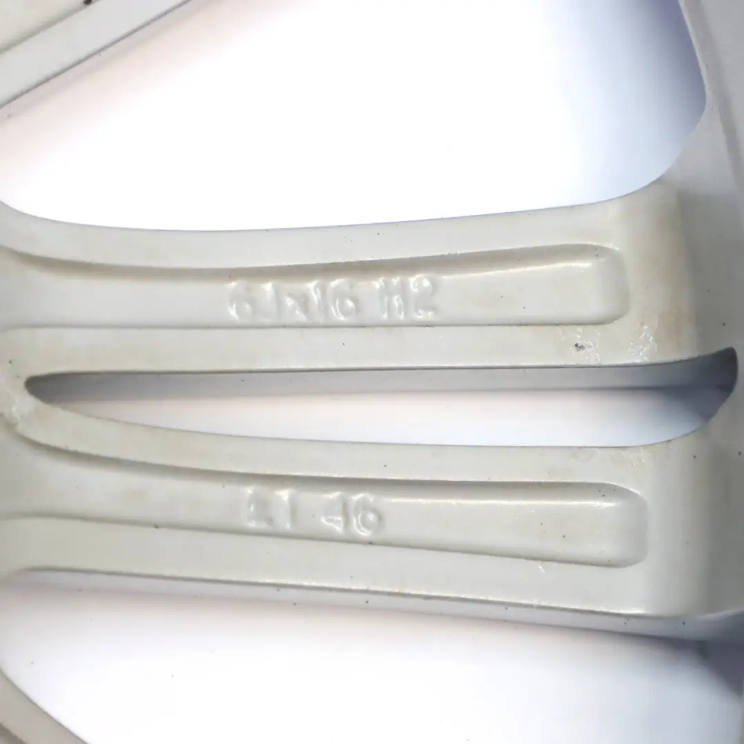 Cerchio in lega argento 16" 6J ET:46 per Mercedes W169 con numero di parte A1694012102 Mercedes W169 Cerchio in lega argento 16" 6J ET:46 - SKU A1694012102-2 - Numero di parte A1694012102