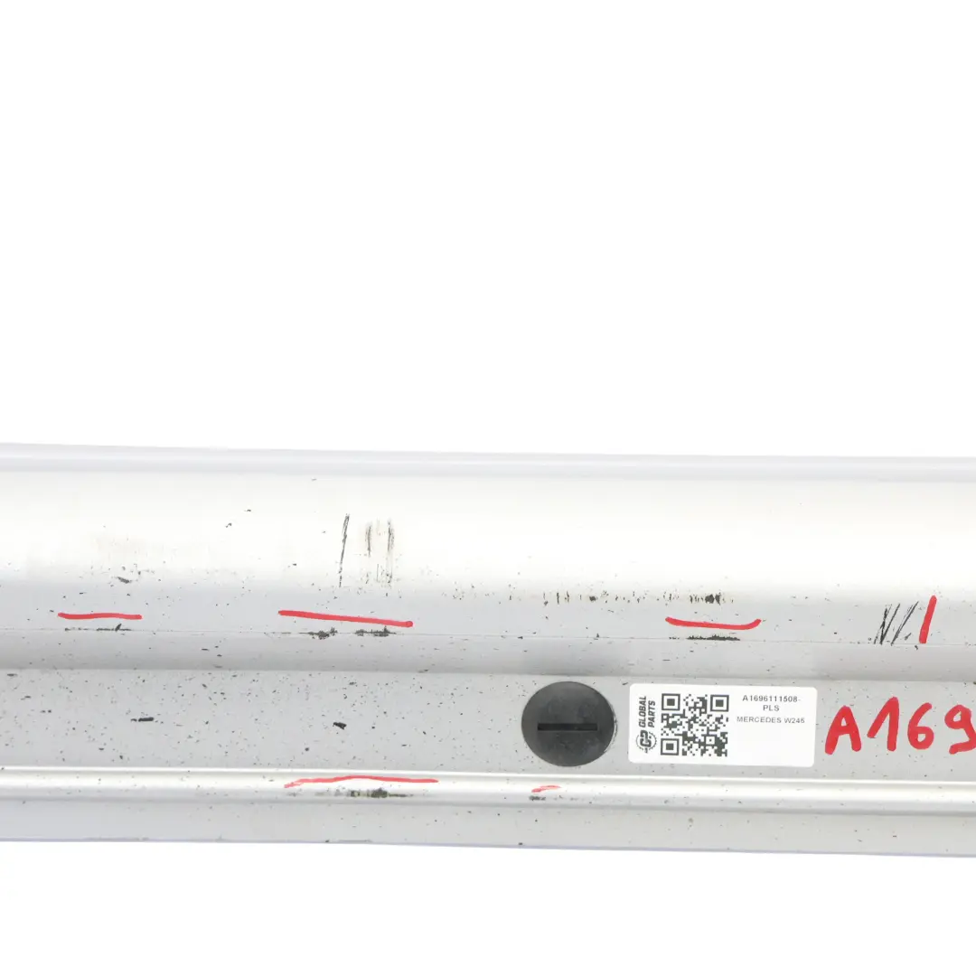 Schwellerleiste Blende Schweller Links Polar Silber 761 für Mercedes W245 mit Teilenummer A1696111508 Mercedes W245 Schwellerleiste Blende Schweller Links Polar Silber 761 - SKU A1696111508-PLS - Teilenummer A1696111508