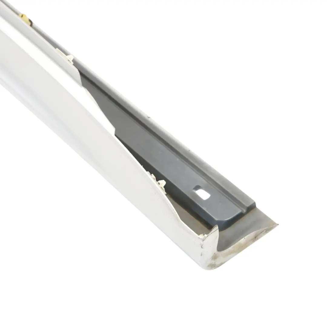 Schwellerleiste Blende Schweller Links Polar Silber 761 für Mercedes W245 mit Teilenummer A1696111508 Mercedes W245 Schwellerleiste Blende Schweller Links Polar Silber 761 - SKU A1696111508-PLS - Teilenummer A1696111508
