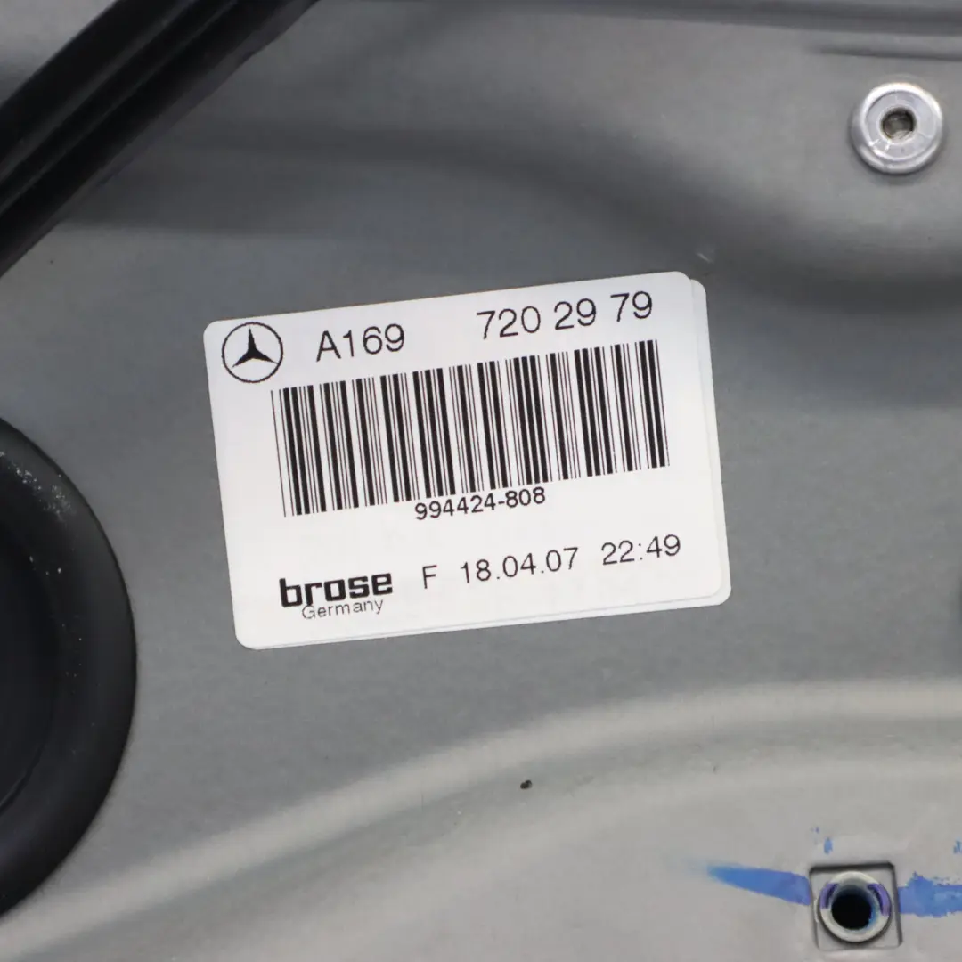 Tür Vorne Links Polarsilber Metallic - 761 für Mercedes W245 mit Teilenummer A1697202505 Mercedes W245 Tür Vorne Links Polarsilber Metallic - 761 - SKU A1697202505-PLS1 - Teilenummer A1697202505