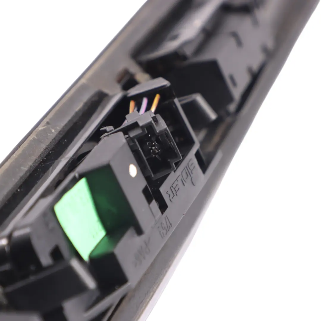 Couvercle Poignée Arrière Chromé Coffre Et Hayon pour Mercedes W245 à propos du numéro de pièce A1697402093 Mercedes W245 Couvercle Poignée Arrière Chromé Coffre Et Hayon - SKU A1697402093-1 - Numéro de pièce A1697402093