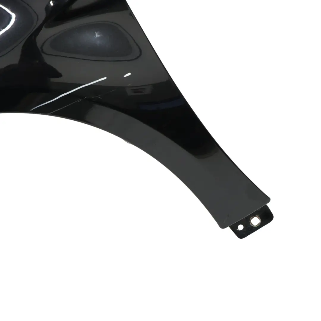 Guardabarros Lateral Izquierdo Negro Cósmico Metalizado - 191 para Mercedes W245 con número de pieza A1698800718 Mercedes W245 Guardabarros Lateral Izquierdo Negro Cósmico Metalizado - 191 - SKU A1698800918-KB - Número de pieza A1698800718