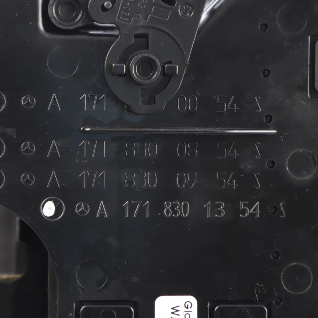 Kratka Osłona Nawiewu Wentylacji do Mercedes R171 o numerze A1718300854 Mercedes R171 Kratka Osłona Nawiewu Wentylacji - SKU A1718300854-1 - Numer Części A1718300854