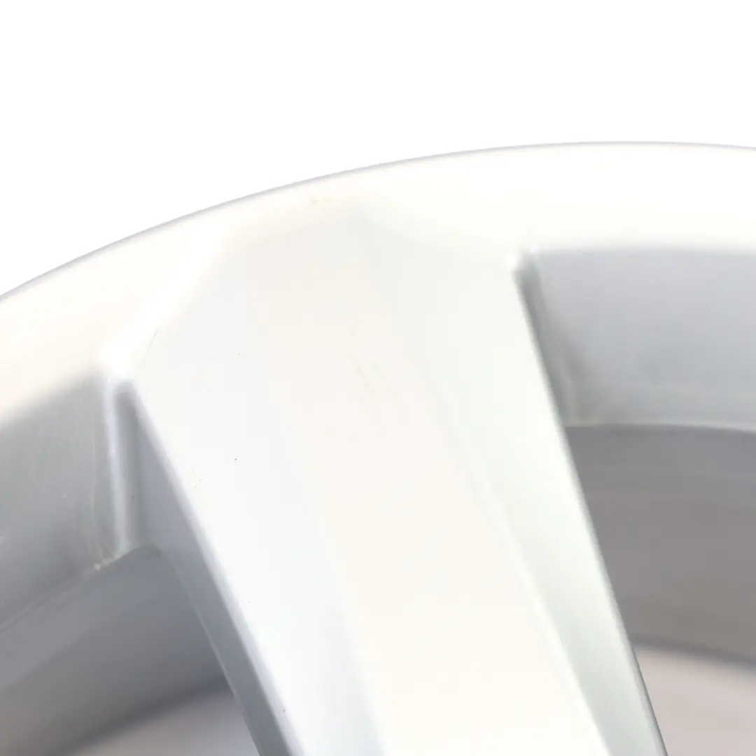 Srebrna Felga Aluminiowa 17" 7,5J ET:42 do Mercedes R172 o numerze A1724013602 Mercedes R172 Srebrna Felga Aluminiowa 17" 7,5J ET:42 - SKU A1724013602-1 - Numer Części A1724013602