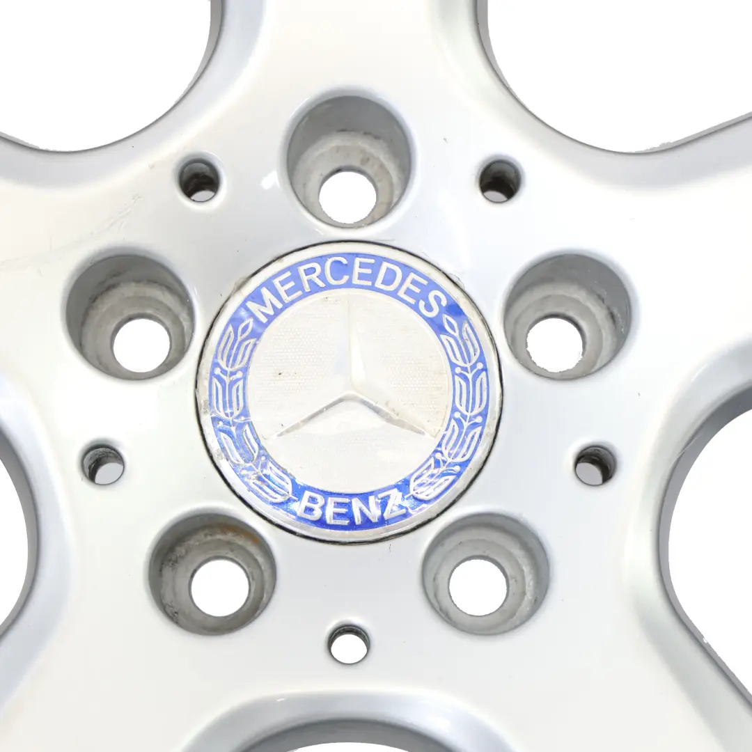 Cerchio in lega argento 17" 8,5J ET:36 5 razze per Mercedes R172 con numero di parte A1724013702 Mercedes R172 Cerchio in lega argento 17" 8,5J ET:36 5 razze - SKU A1724013702-2 - Numero di parte A1724013702