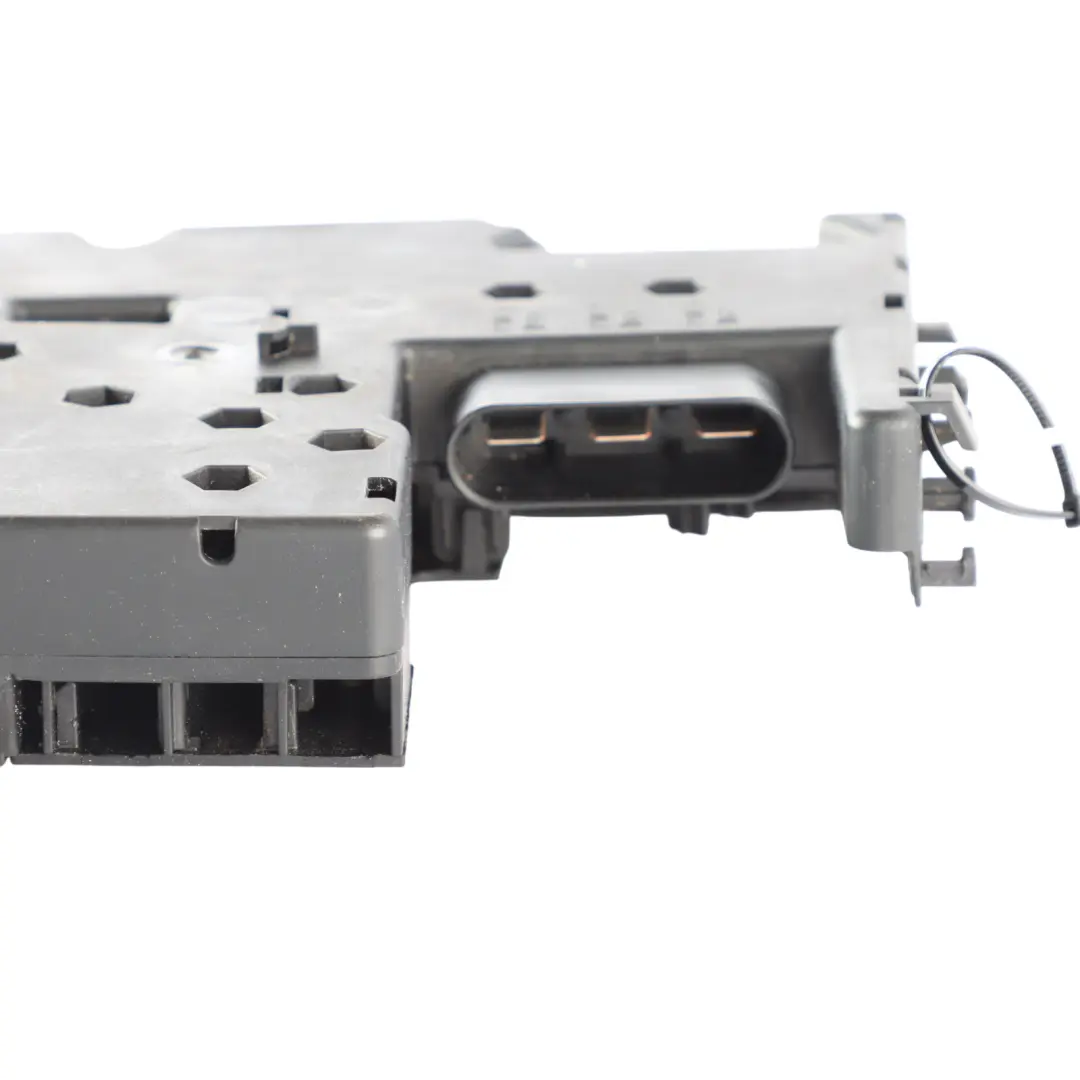 Fuse Box Control Unit to Mercedes SLK R172 Relay with Part number A1725401650 Mercedes SLK R172 Relay Fuse Box Control Unit - SKU A1725401650 - Part number A1725401650