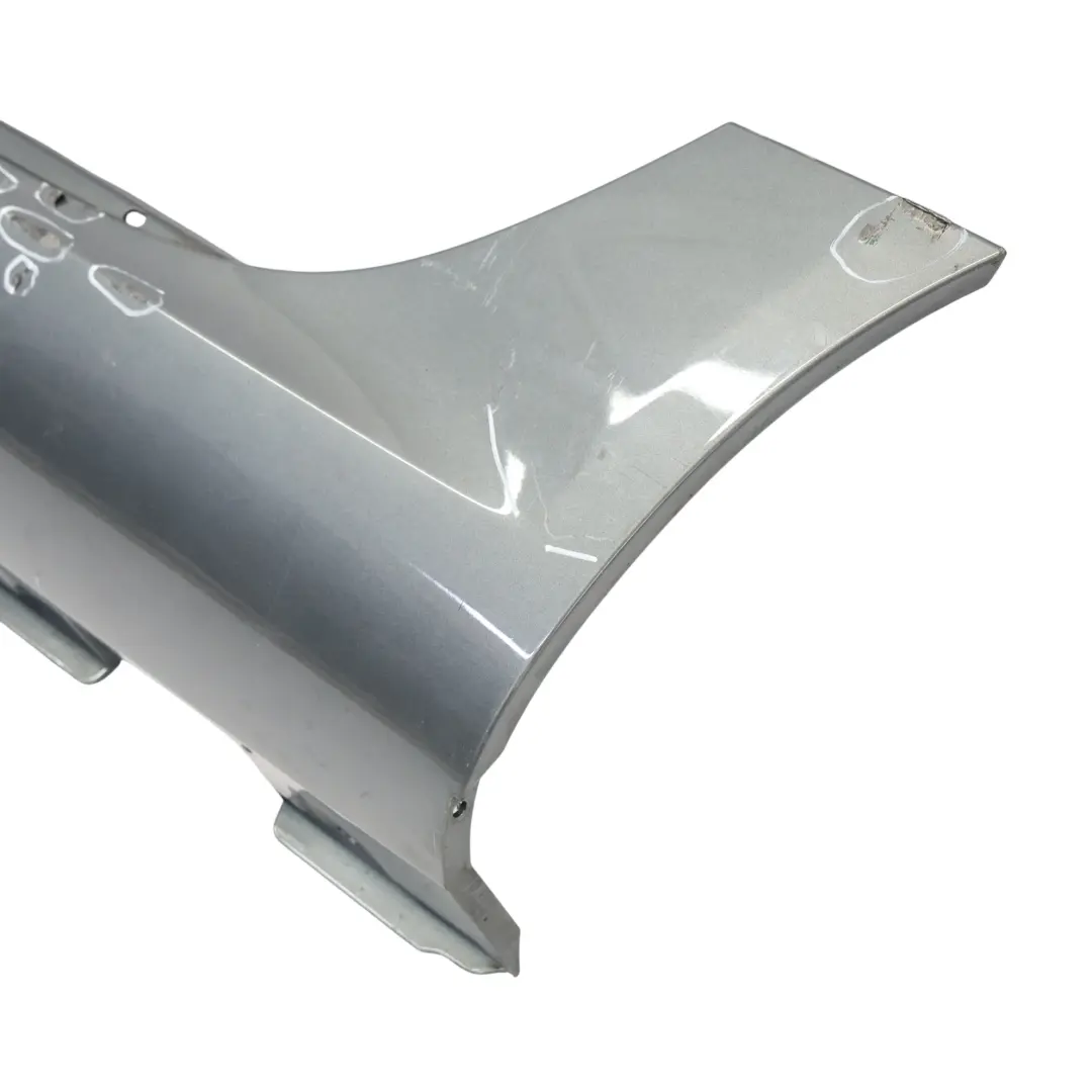 Embellecedor De Umbral AMG Faldón Izquierdo Gris Selenita - 992 para Mercedes R172 con número de pieza A1726980154 Mercedes R172 Embellecedor De Umbral AMG Faldón Izquierdo Gris Selenita - 992 - SKU A1726980154-SEL - Número de pieza A1726980154